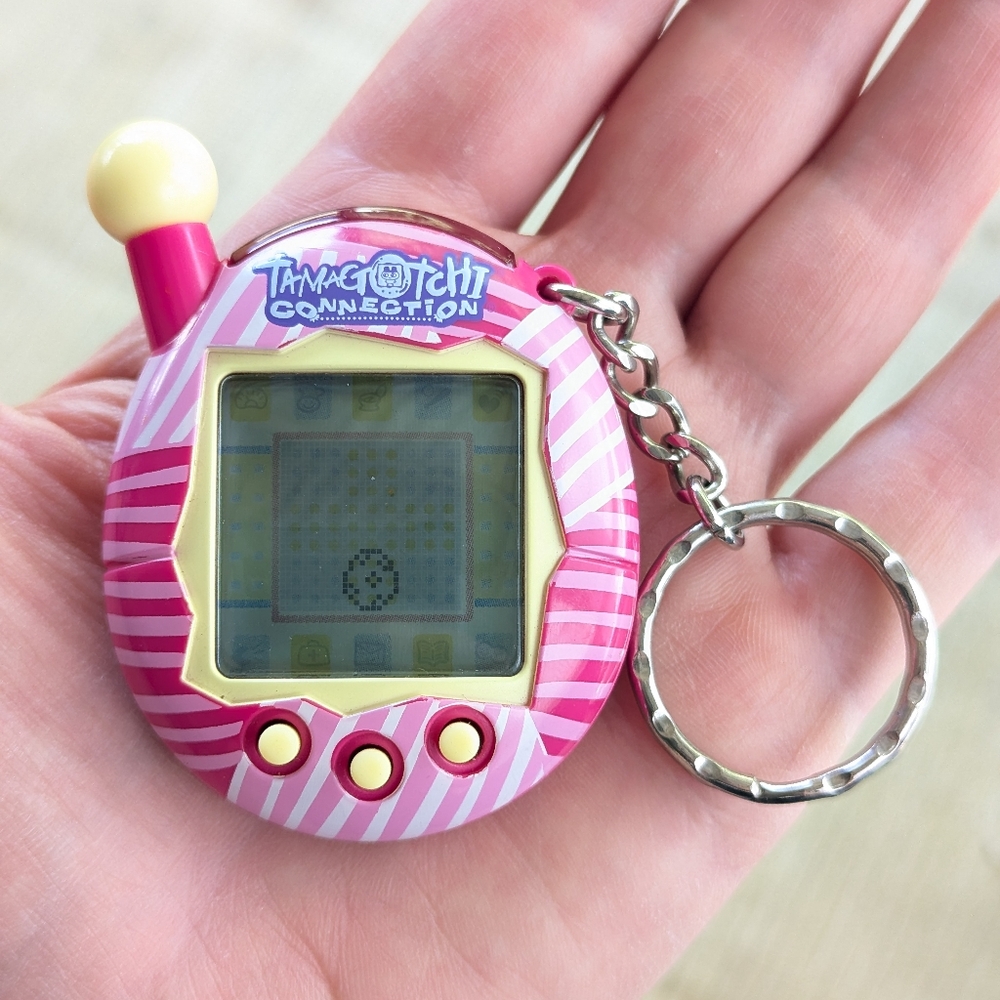 2004 Pink Stripe Tamagotchi Connection V4 Bandai Virtual Pet - works!